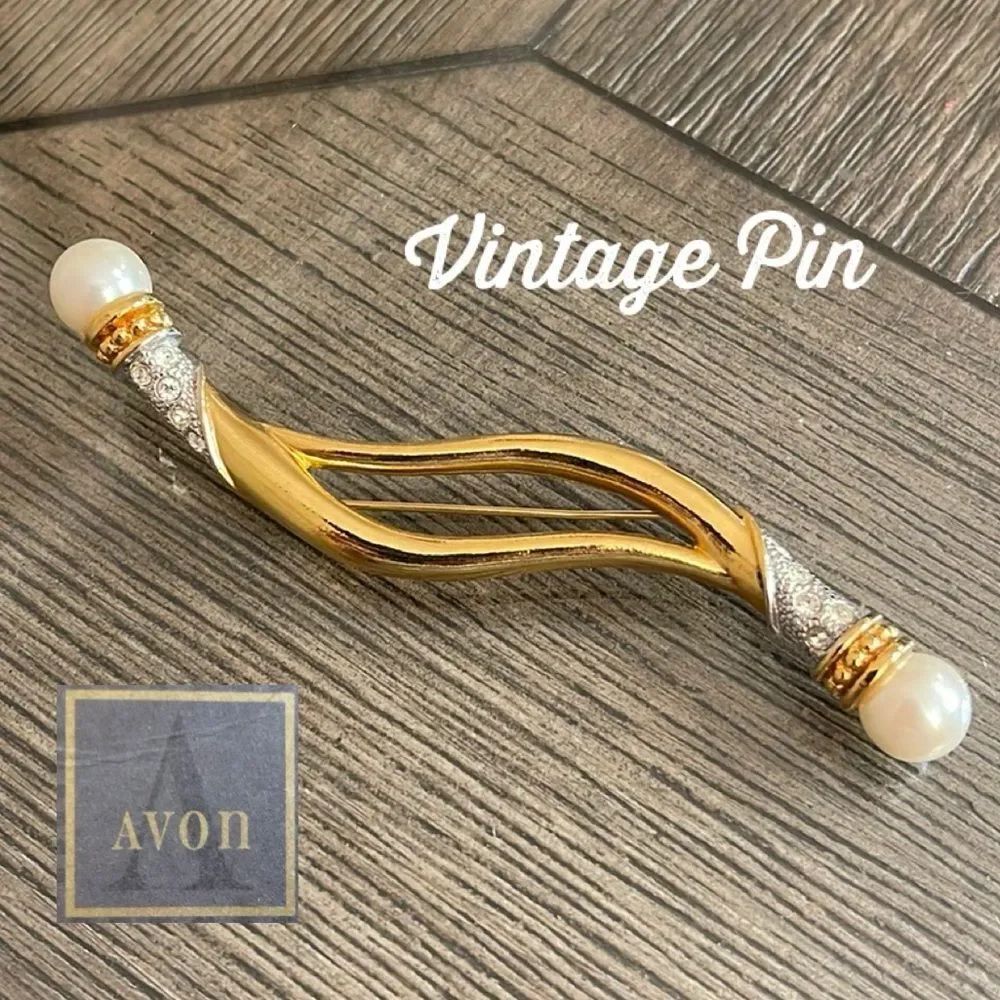 Vintage Avon 1994 Classic Designs Collection Pin with Pearls